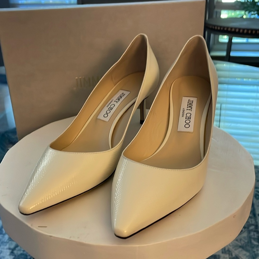 Jimmy Choo Romy bone/latte colored short heeled @2 1/2” w/box